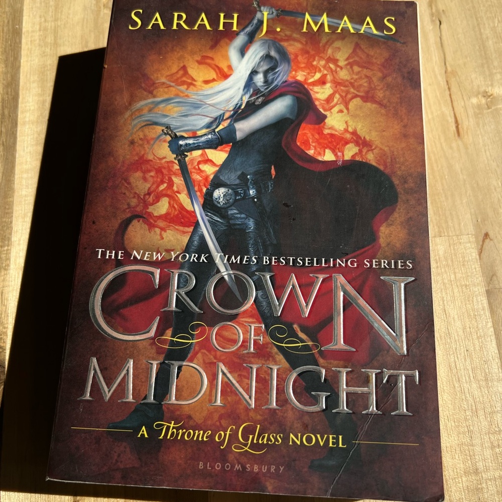 Original OOP Crown of Midnight by Sarah J Maas. Good condition.